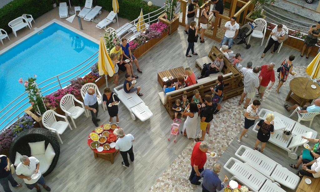 Hotel Gardenia Bellaria-Igea Marina Exteriör bild
